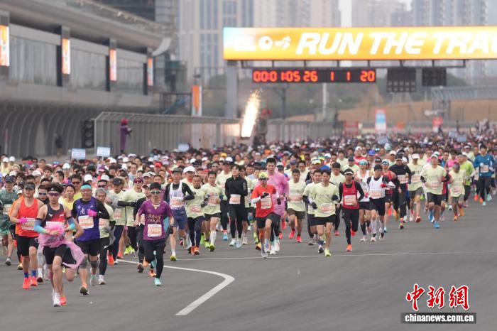 上海嘉定半程马拉松迎新跑F1赛道开跑6872跑者共