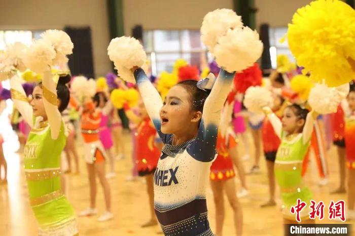 江西省青少年阳光体育大会南昌开幕 500余名学生