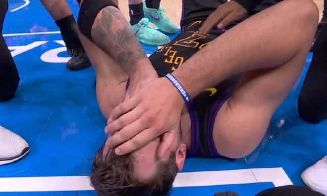 湖人惨败雷霆遭遇重创 东契奇伤退引发季后赛悬