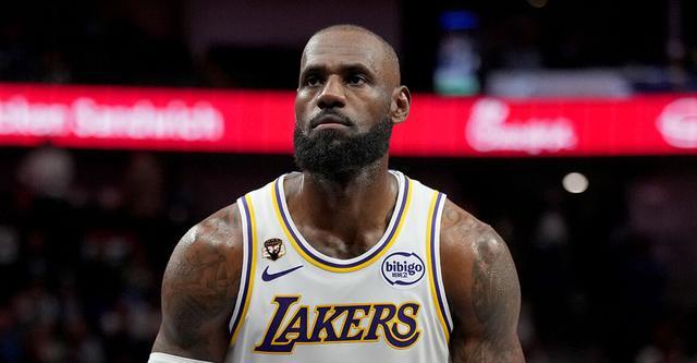 詹姆斯单核30分难救湖人 两连败背后伤病潮冲击