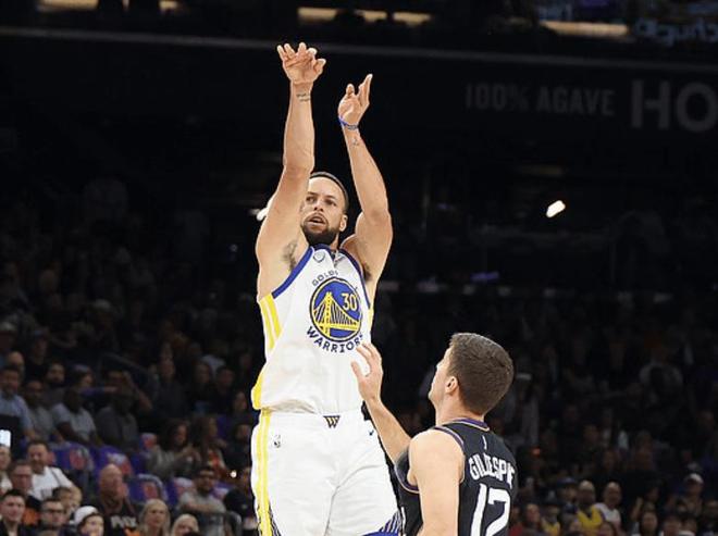 太阳力克勇士挺进季后赛，库里低迷难救主