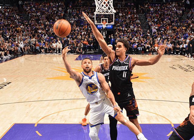 太阳力克勇士挺进季后赛，库里低迷难救主