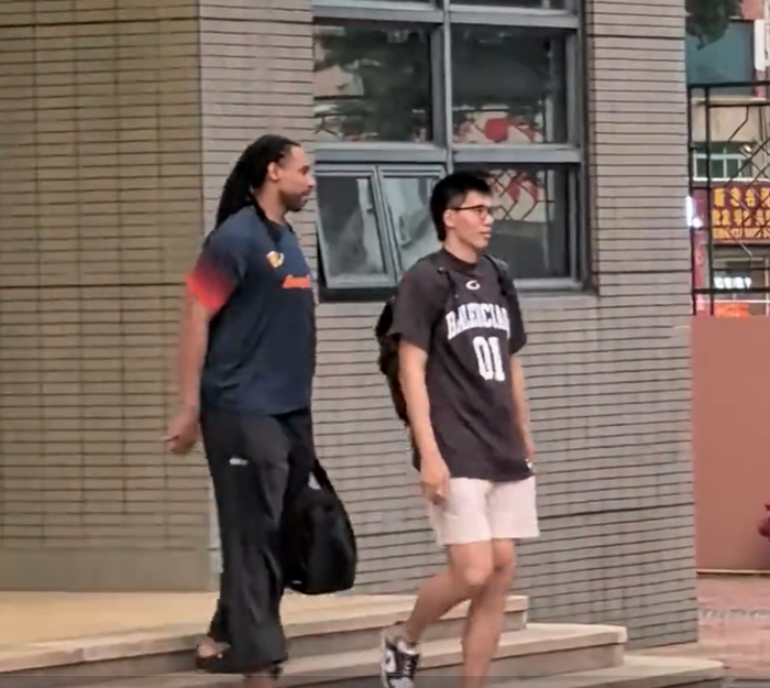 焦泊乔回归训练引关注 广东队内线重组迎新援