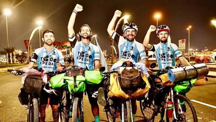 阿根廷四人骑行1万公里抵达多哈 现场见证世界杯