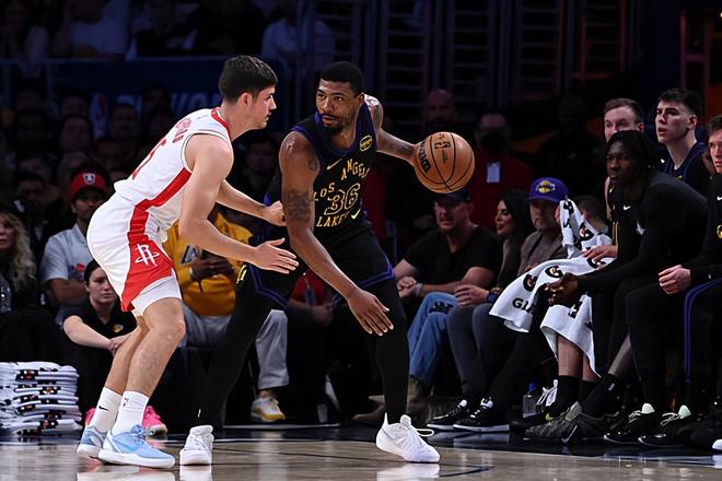 湖人两连胜锁定系列赛优势 斯马特攻防全能成关